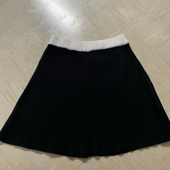 Black and white skirt - Picture 4 of 8